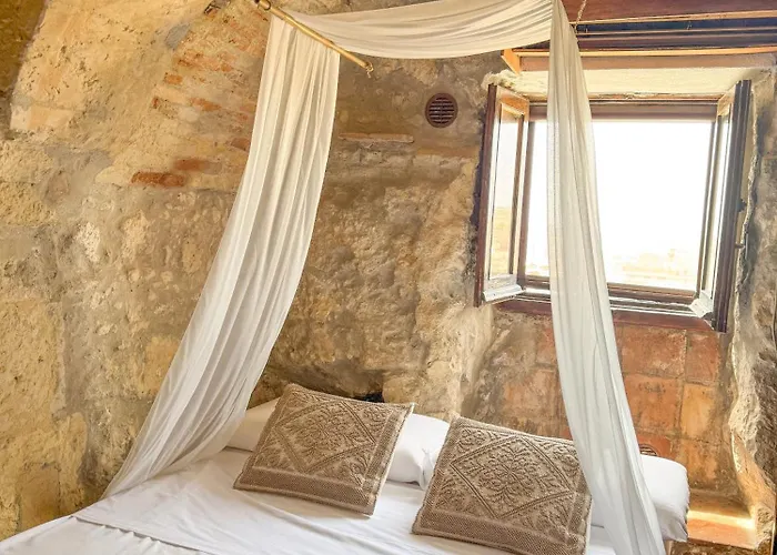 Апартаменты Kalma Elephant Tower - Medieval With A View